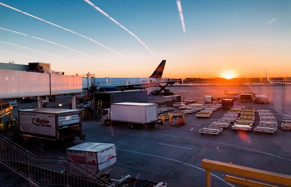 應(yīng)對國際空運物流中的安全挑戰(zhàn)與風(fēng)險：策略與措施