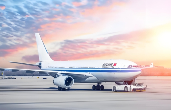 空運(yùn)公司不僅承載著貨物的重量，更肩負(fù)著經(jīng)濟(jì)發(fā)展的使命